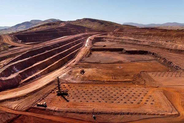 iron-ore-miners-shares-drop-as-prices-collapse